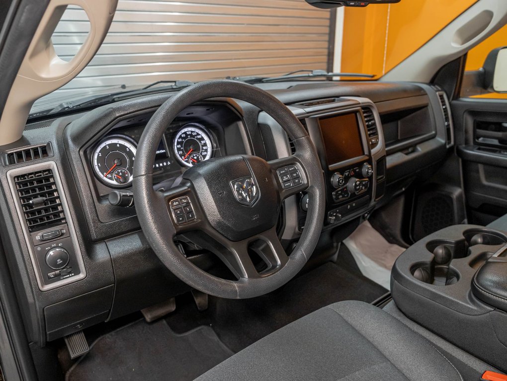 2021 Ram 1500 Classic in St-Jérôme, Quebec - 2 - w1024h768px