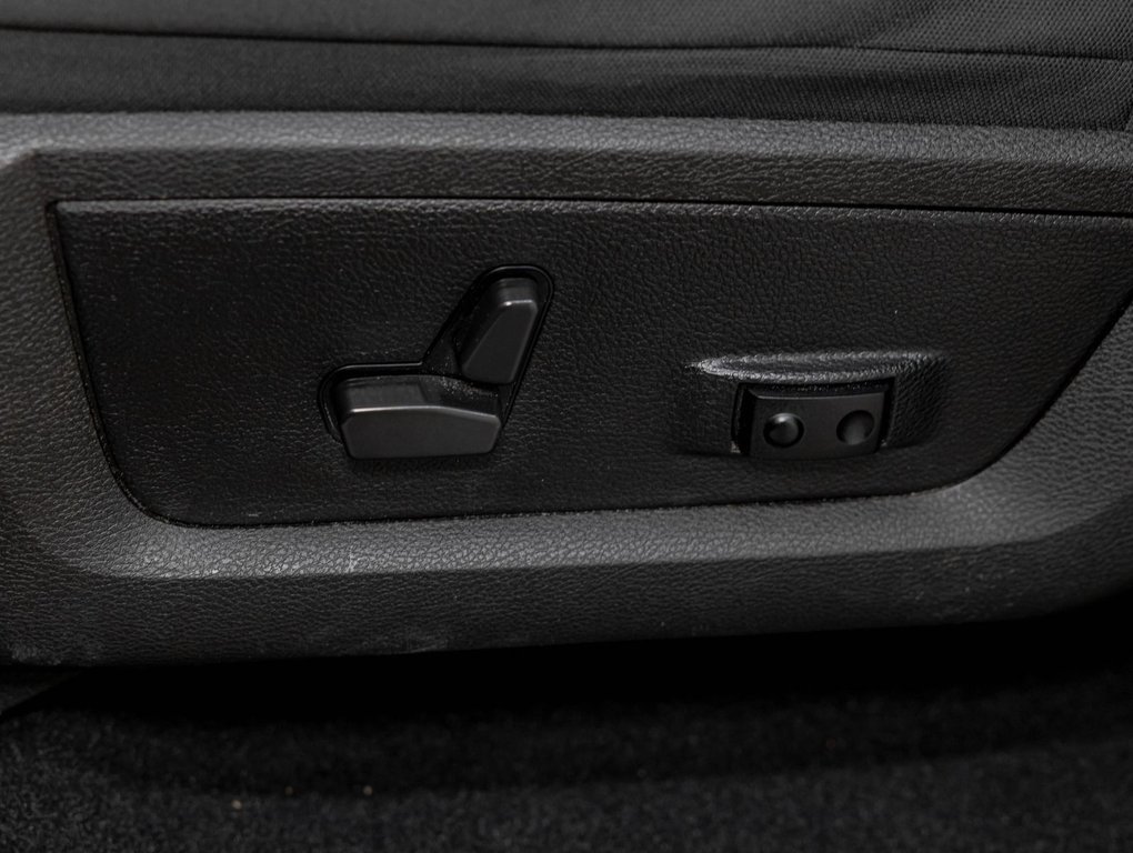 2021 Ram 1500 Classic in St-Jérôme, Quebec - 26 - w1024h768px