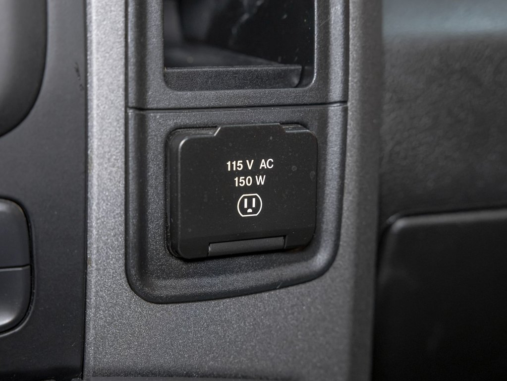 2022 Ram 1500 Classic in St-Jérôme, Quebec - 23 - w1024h768px
