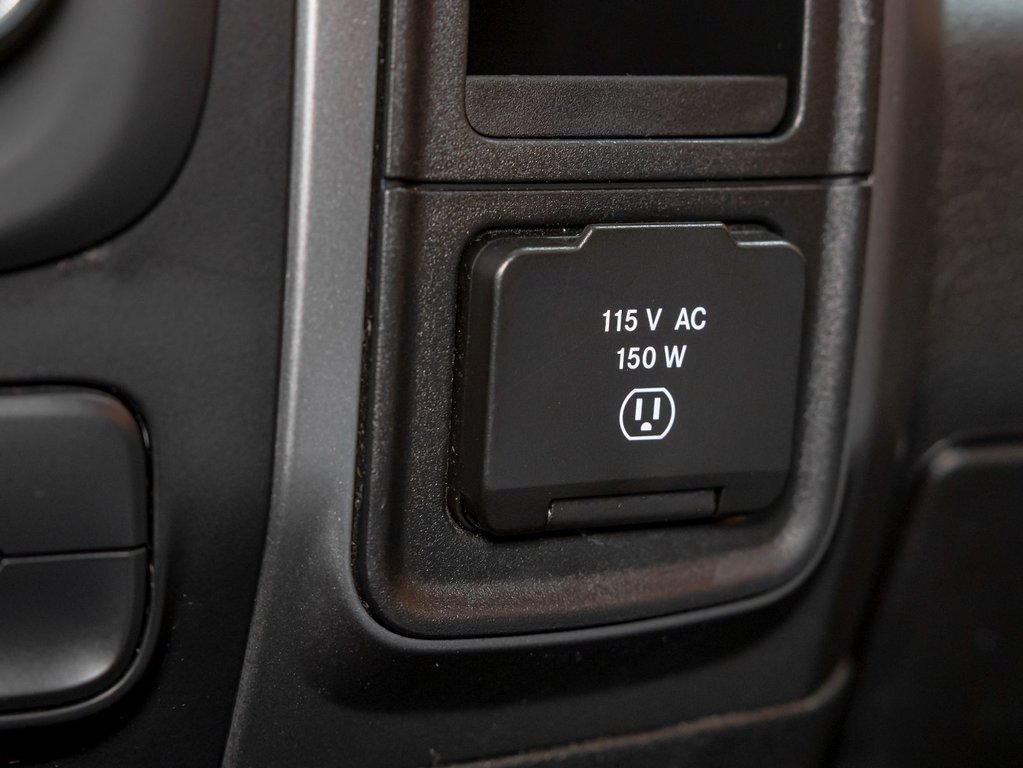 2022 Ram 1500 Classic in St-Jérôme, Quebec - 20 - w1024h768px