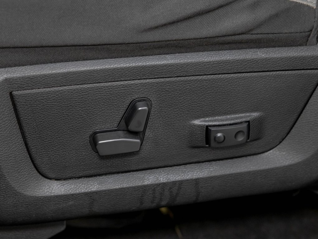 2022 Ram 1500 Classic in St-Jérôme, Quebec - 23 - w1024h768px