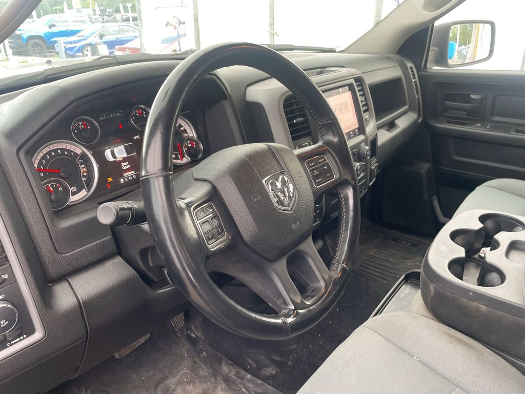 2023 Ram 1500 Classic in St-Jérôme, Quebec - 3 - w1024h768px