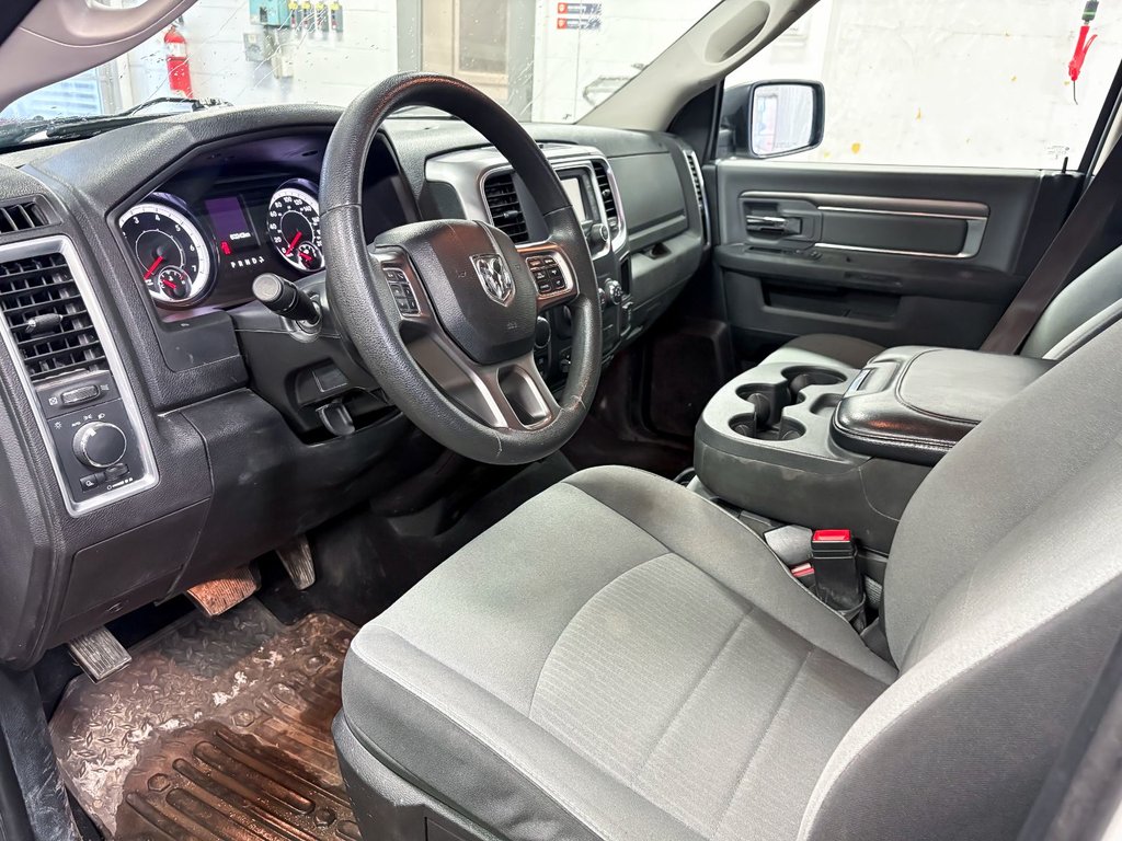 2023 Ram 1500 Classic in St-Jérôme, Quebec - 3 - w1024h768px
