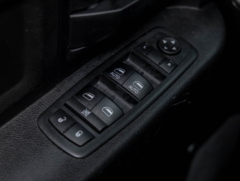 2017 Ram 1500 in St-Jérôme, Quebec - 22 - w1024h768px