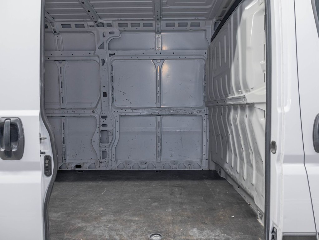 2023 Ram ProMaster Cargo Van in St-Jérôme, Quebec - 23 - w1024h768px