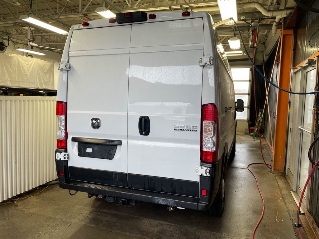2023 Ram ProMaster Cargo Van in St-Jérôme, Quebec - 8 - w1024h768px