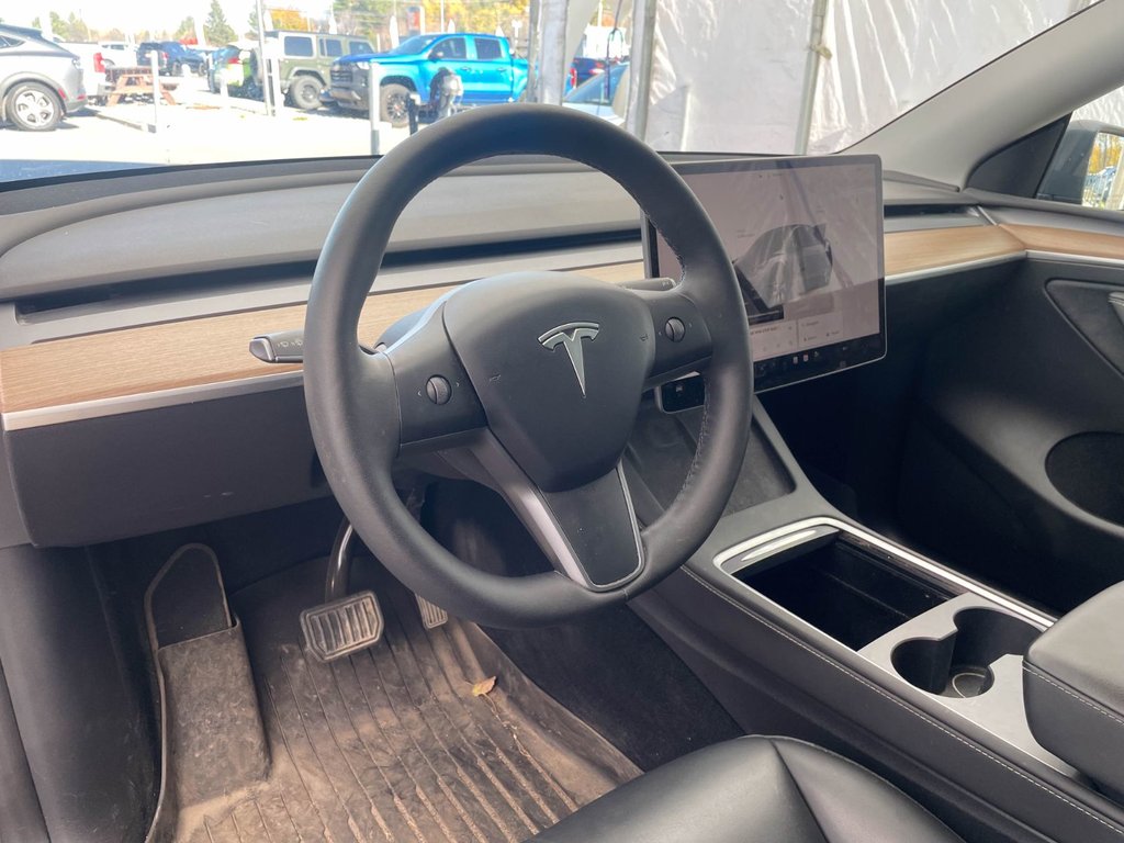 2023 Tesla Model Y in St-Jérôme, Quebec - 5 - w1024h768px