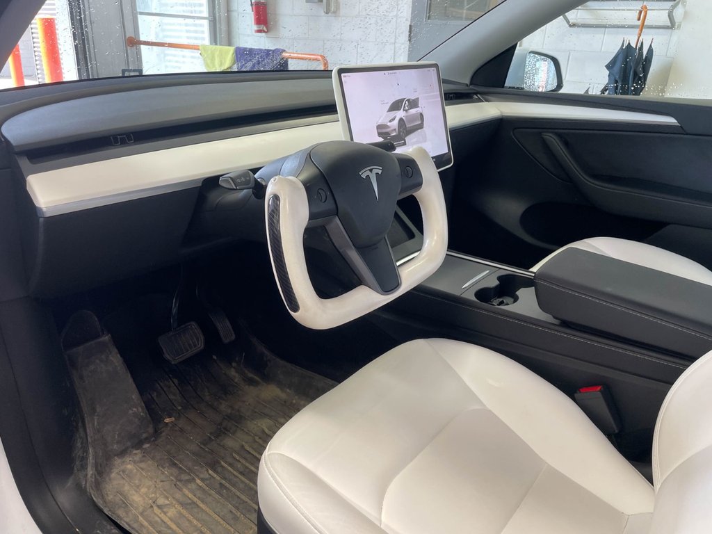 Tesla Model Y  2024 à St-Jérôme, Québec - 4 - w1024h768px