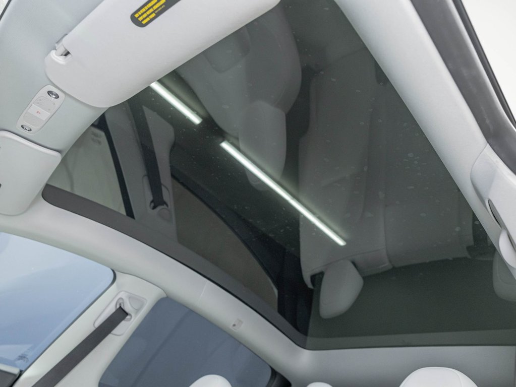 2024 Tesla Model Y in St-Jérôme, Quebec - 4 - w1024h768px
