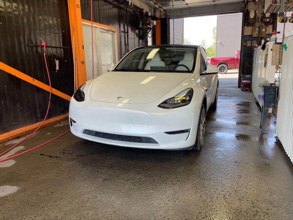 2024 Tesla Model Y in St-Jérôme, Quebec - 1 - w1024h768px