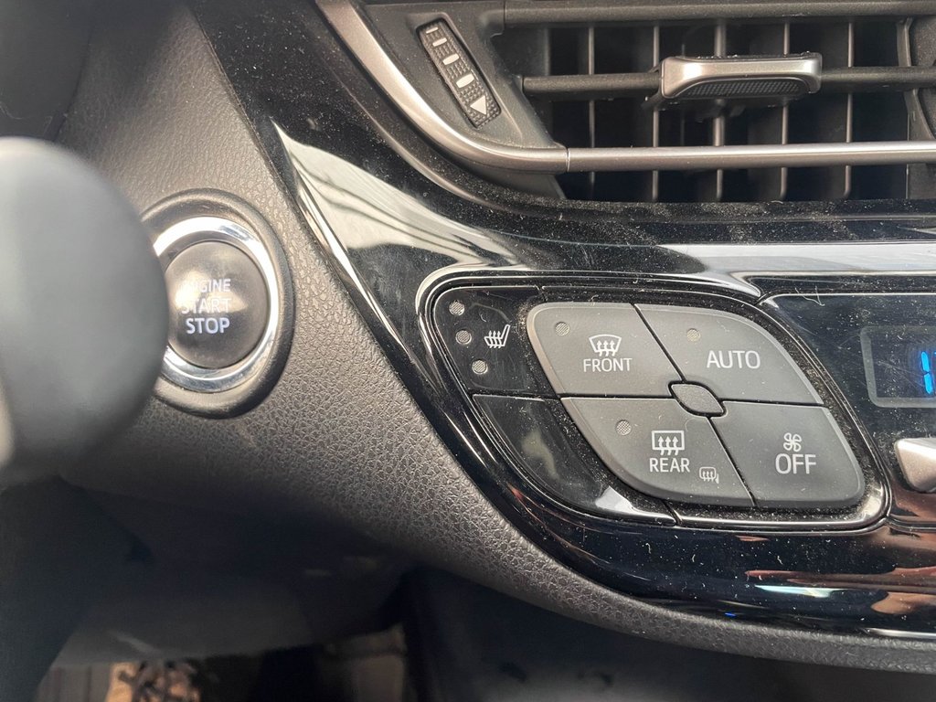 2018 Toyota C-HR in St-Jérôme, Quebec - 12 - w1024h768px
