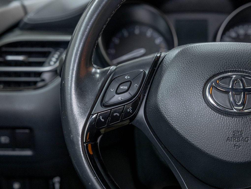 2019 Toyota C-HR in St-Jérôme, Quebec - 14 - w1024h768px