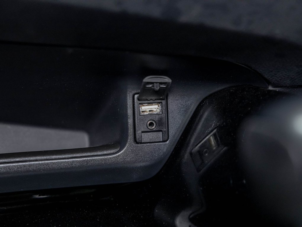 2019 Toyota C-HR in St-Jérôme, Quebec - 23 - w1024h768px