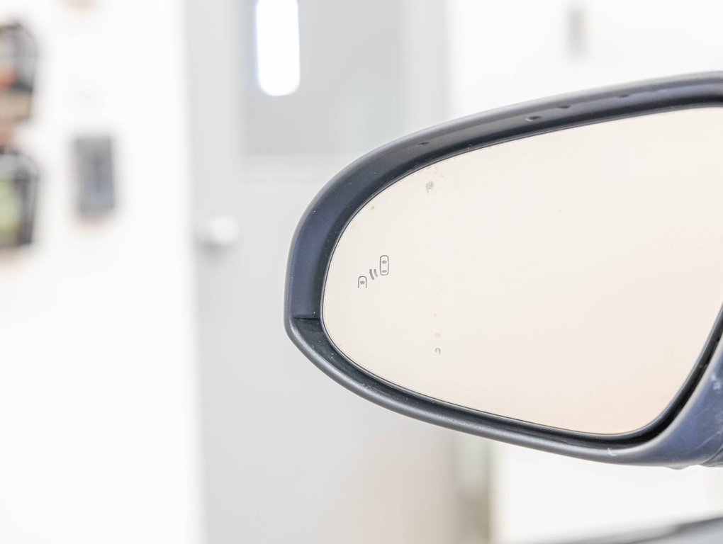 2021 Toyota C-HR in St-Jérôme, Quebec - 31 - w1024h768px