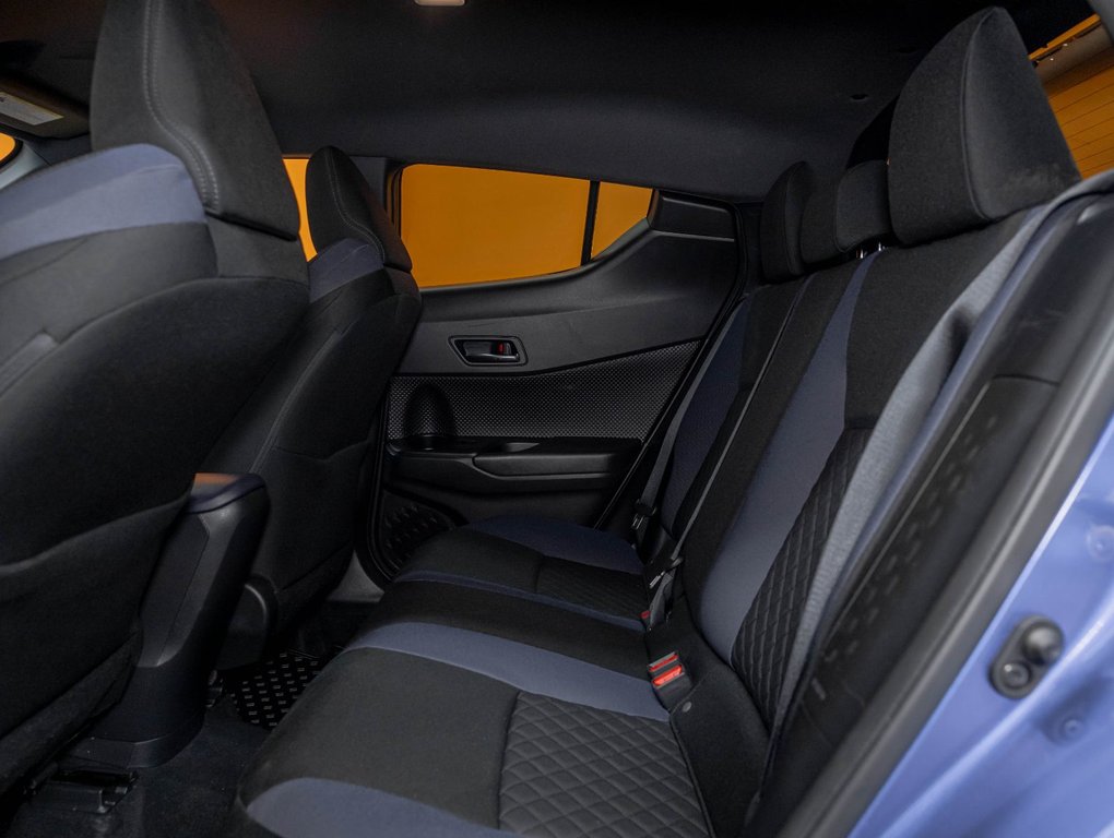 2021 Toyota C-HR in St-Jérôme, Quebec - 27 - w1024h768px