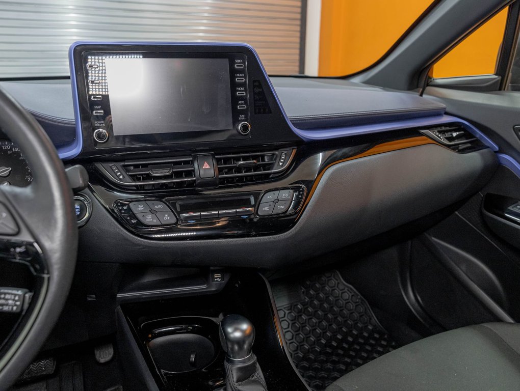 2021 Toyota C-HR in St-Jérôme, Quebec - 18 - w1024h768px