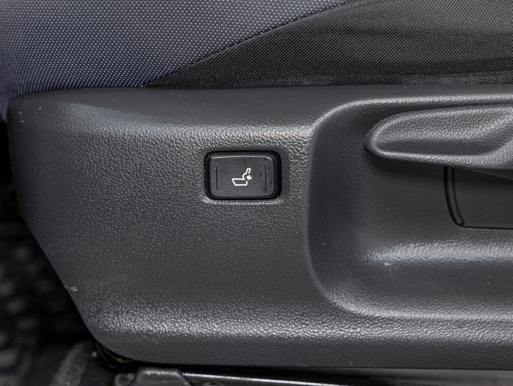 2021 Toyota C-HR in St-Jérôme, Quebec - 28 - w1024h768px