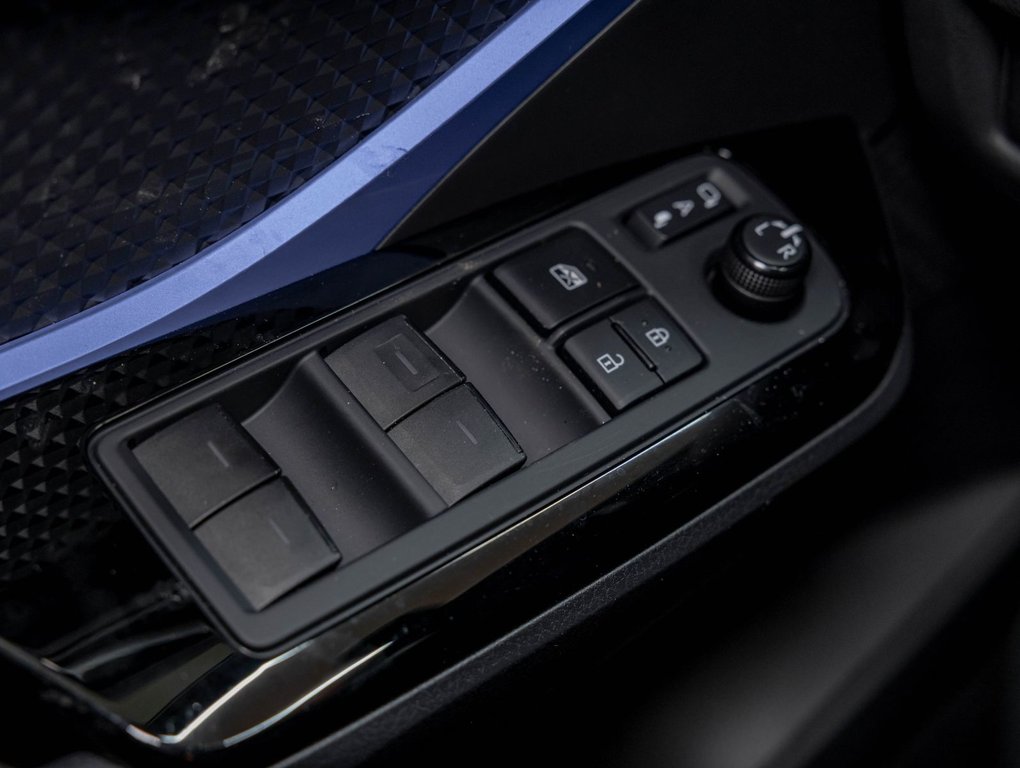 2021 Toyota C-HR in St-Jérôme, Quebec - 24 - w1024h768px