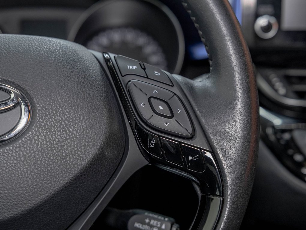 2021 Toyota C-HR in St-Jérôme, Quebec - 15 - w1024h768px