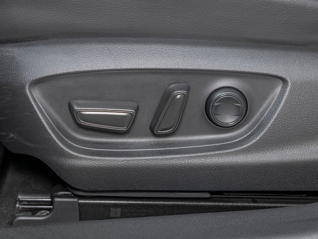 Toyota Camry Hybrid  2022 à St-Jérôme, Québec - 25 - w1024h768px