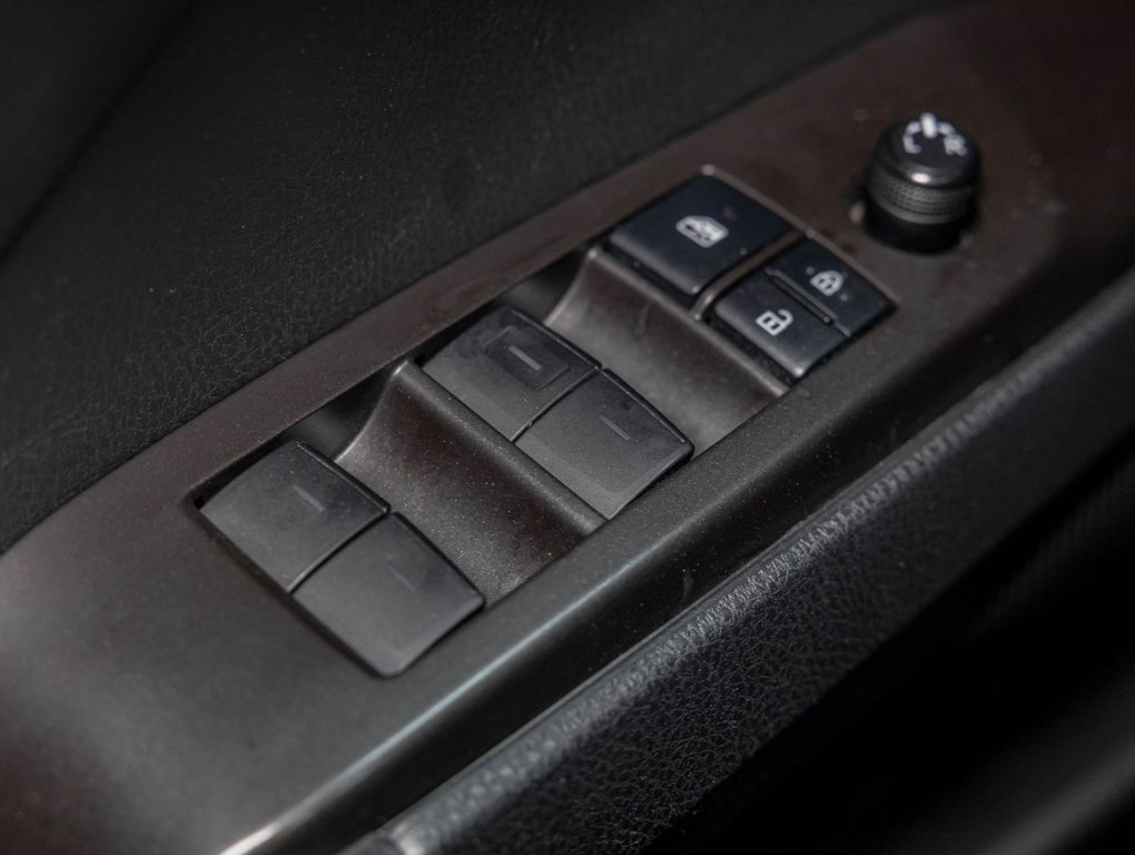 Toyota Camry Hybrid  2022 à St-Jérôme, Québec - 26 - w1024h768px