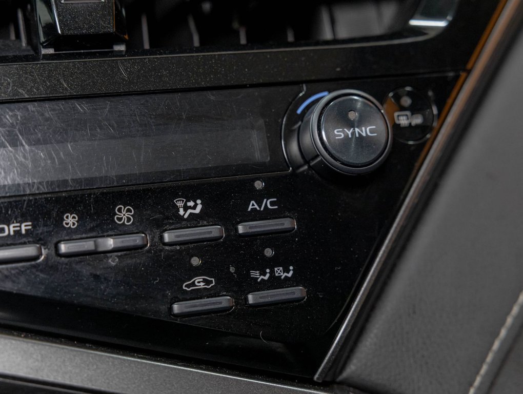 Toyota Camry Hybrid  2022 à St-Jérôme, Québec - 21 - w1024h768px