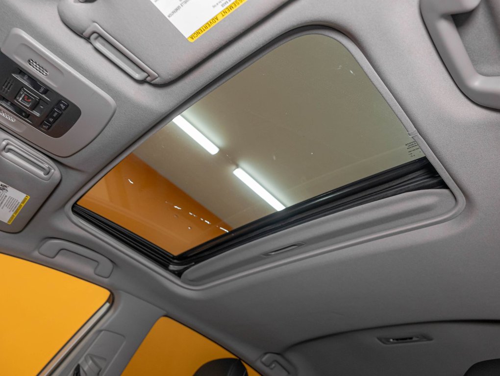 Toyota Camry Hybrid  2022 à St-Jérôme, Québec - 4 - w1024h768px