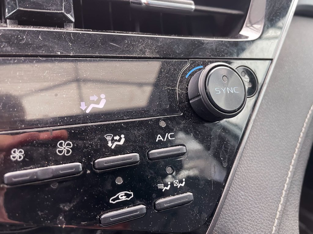 Toyota Camry Hybrid  2022 à St-Jérôme, Québec - 16 - w1024h768px