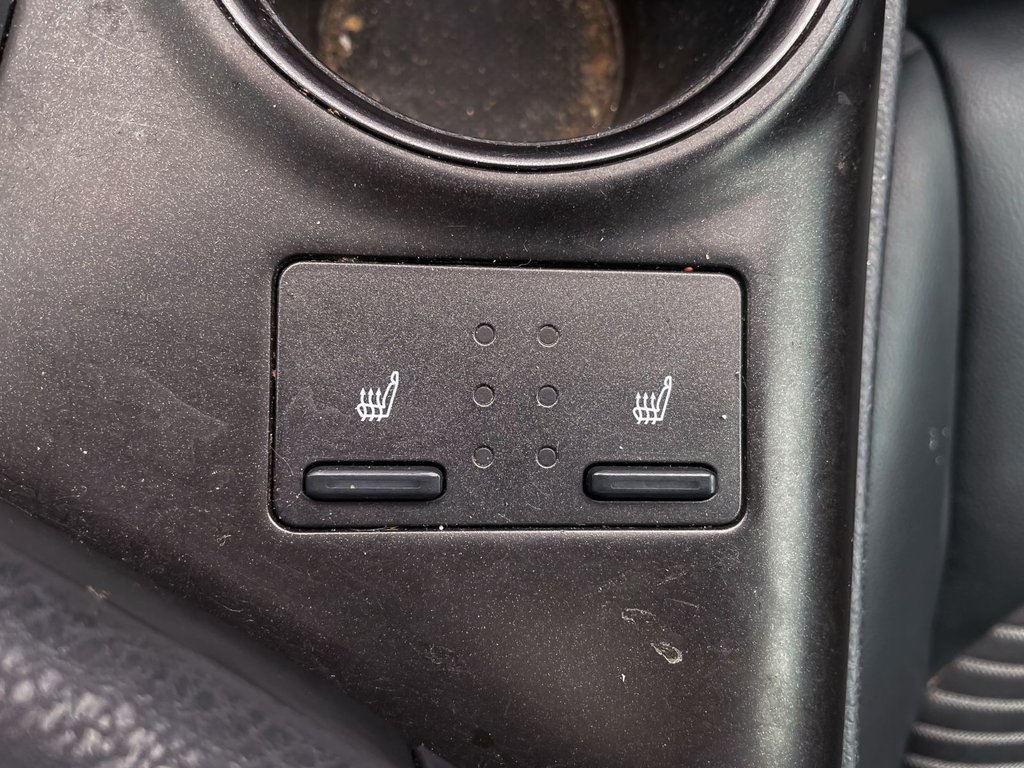 Toyota Camry Hybrid  2022 à St-Jérôme, Québec - 13 - w1024h768px
