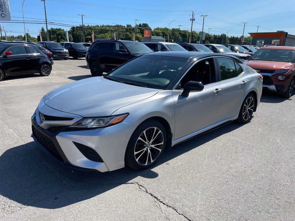2018 Toyota Camry in St-Jérôme, Quebec - 1 - w1024h768px