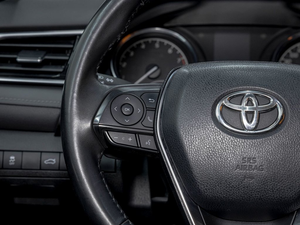 2018 Toyota Camry in St-Jérôme, Quebec - 17 - w1024h768px