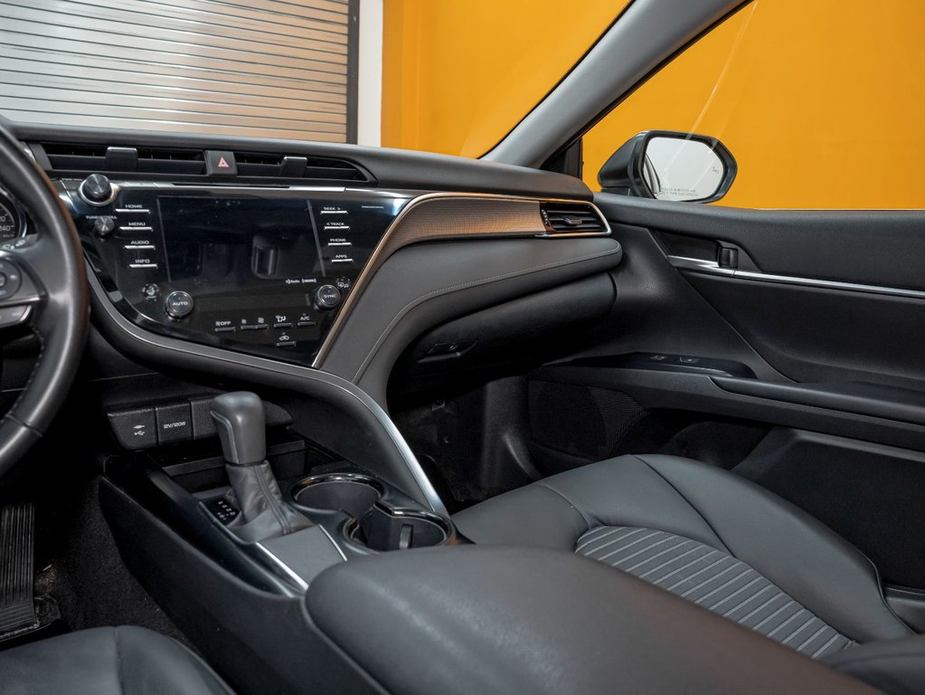 2018 Toyota Camry in St-Jérôme, Quebec - 22 - w1024h768px
