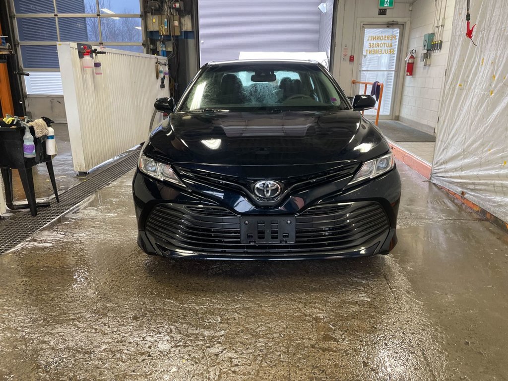 2018 Toyota Camry in St-Jérôme, Quebec - 4 - w1024h768px