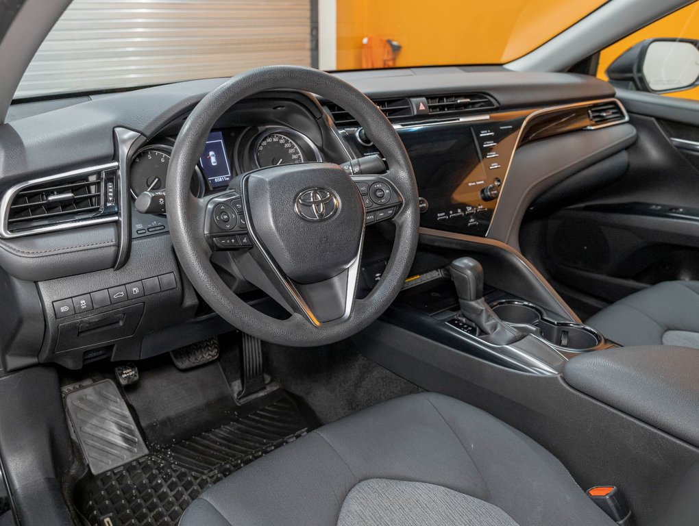 Toyota Camry  2018 à St-Jérôme, Québec - 2 - w1024h768px