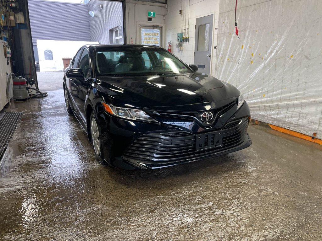 2018 Toyota Camry in St-Jérôme, Quebec - 9 - w1024h768px