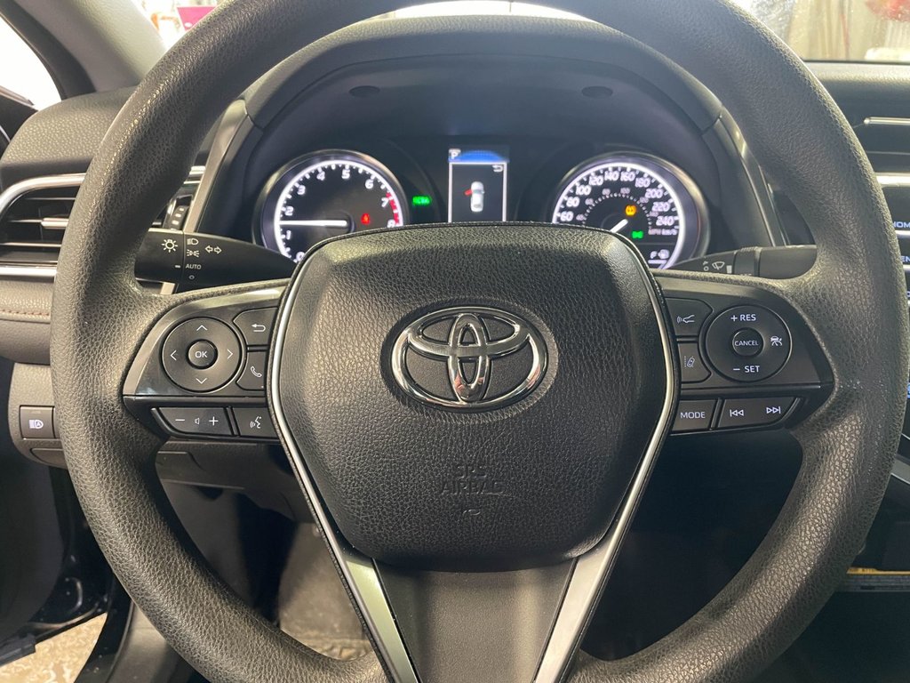 2018 Toyota Camry in St-Jérôme, Quebec - 13 - w1024h768px