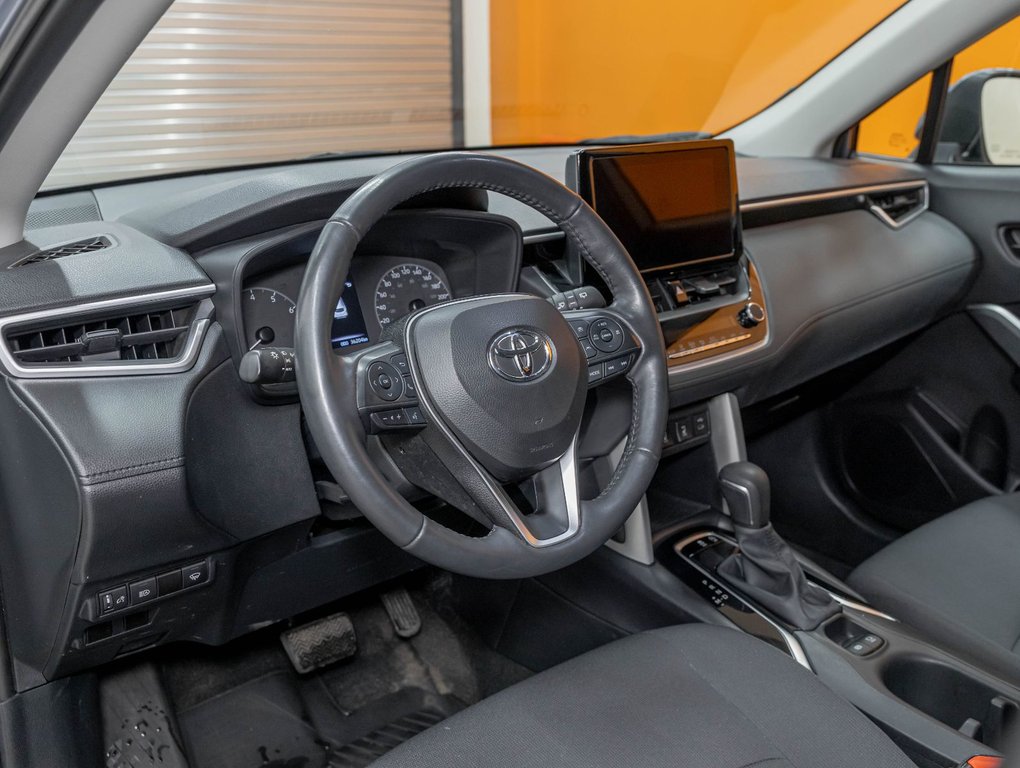 2024 Toyota Corolla Cross in St-Jérôme, Quebec - 2 - w1024h768px
