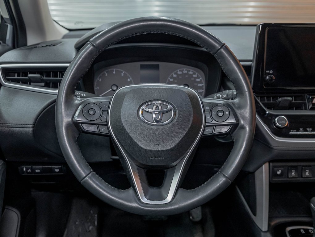 2024 Toyota Corolla Cross in St-Jérôme, Quebec - 12 - w1024h768px