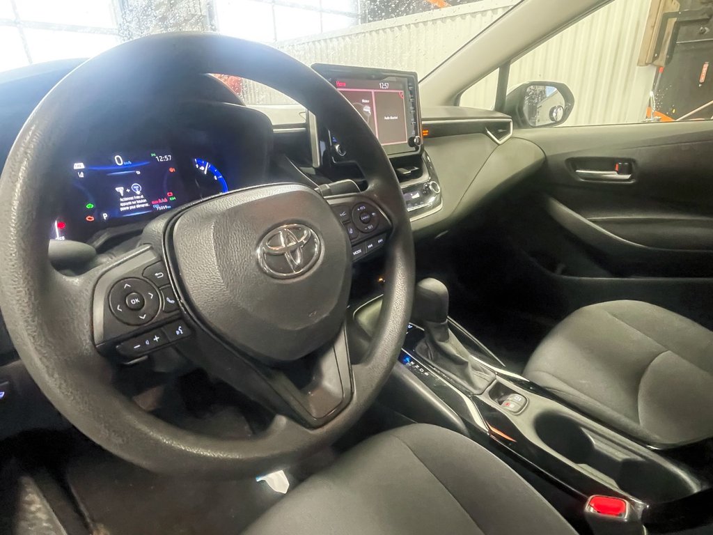 2020 Toyota Corolla in St-Jérôme, Quebec - 3 - w1024h768px
