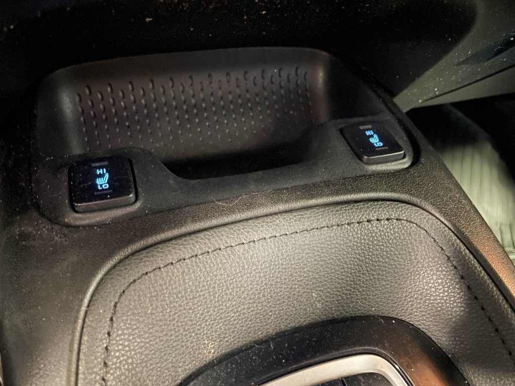 2020 Toyota Corolla in St-Jérôme, Quebec - 12 - w1024h768px