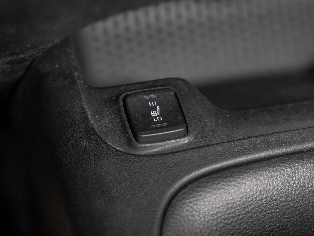 2021 Toyota Corolla in St-Jérôme, Quebec - 22 - w1024h768px