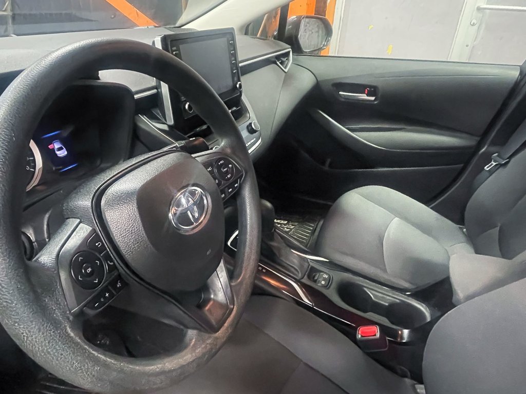 2021 Toyota Corolla in St-Jérôme, Quebec - 3 - w1024h768px