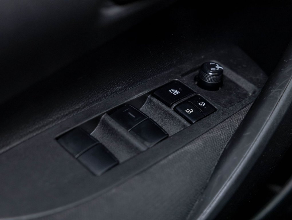 2022 Toyota Corolla in St-Jérôme, Quebec - 20 - w1024h768px