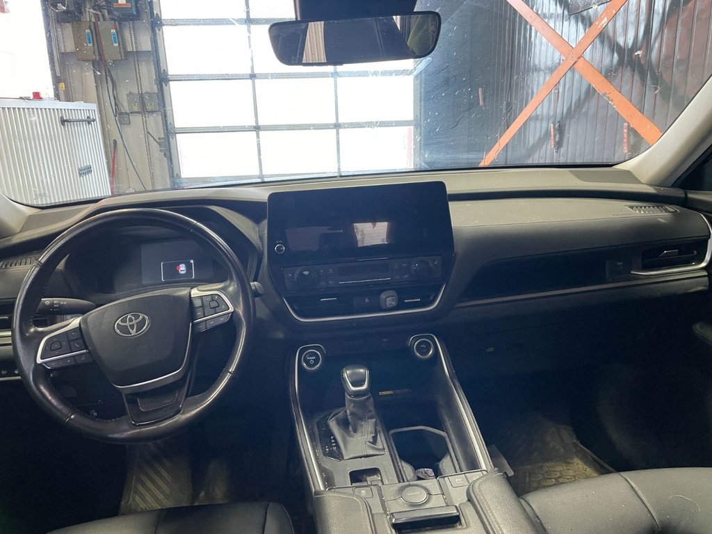 Toyota Grand Highlander  2024 à St-Jérôme, Québec - 12 - w1024h768px