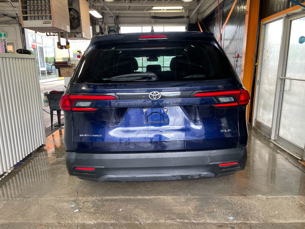 Toyota Grand Highlander  2024 à St-Jérôme, Québec - 8 - w1024h768px