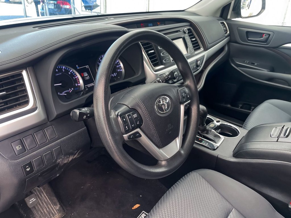 2019 Toyota Highlander in St-Jérôme, Quebec - 3 - w1024h768px