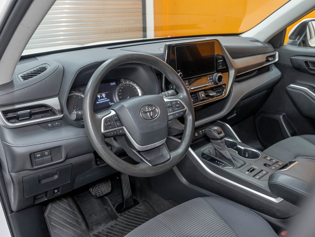 2023 Toyota Highlander in St-Jérôme, Quebec - 2 - w1024h768px