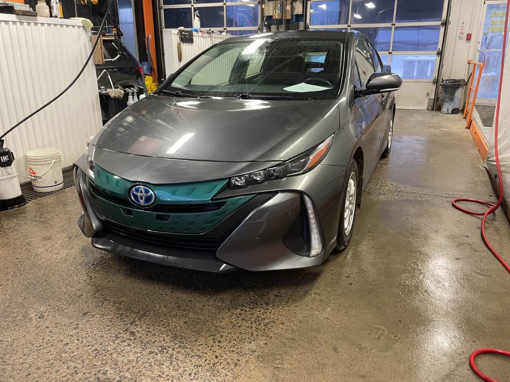 2018 Toyota Prius Prime in St-Jérôme, Quebec - 1 - w1024h768px