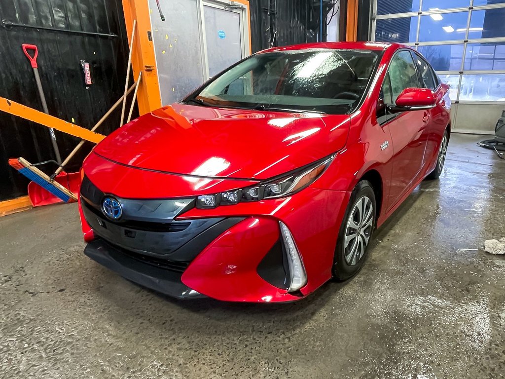 2020 Toyota Prius Prime in St-Jérôme, Quebec - 1 - w1024h768px