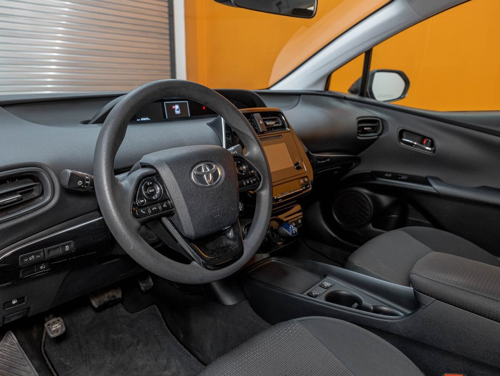 2019 Toyota Prius in St-Jérôme, Quebec - 2 - w1024h768px
